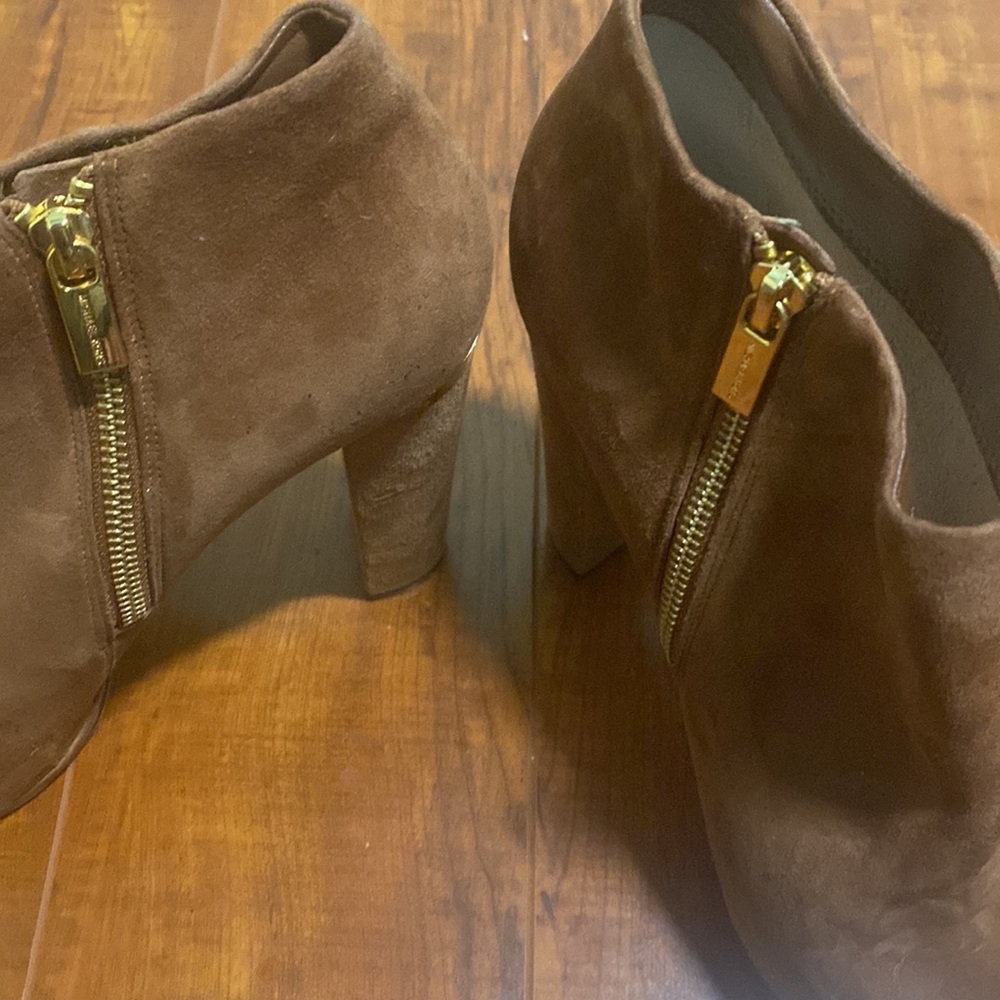 NEW MICHAEL MICHAEL KORS SUEDE HEEL BOOTIE - Picture 10 of 16